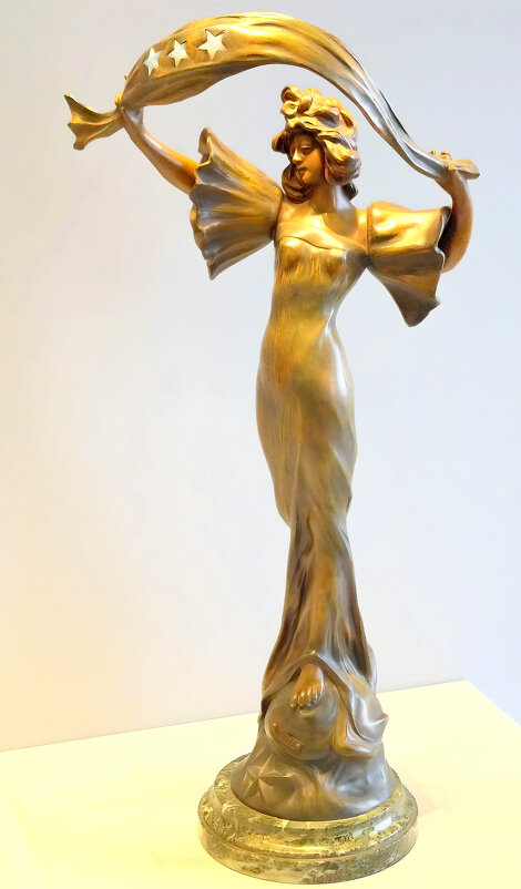 Настольная лампа на выставке «Искусство модерна» в Эрмитаже. - Валерий Новиков