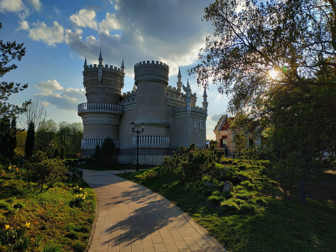 Апрель в городе - Андрей Лукьянов