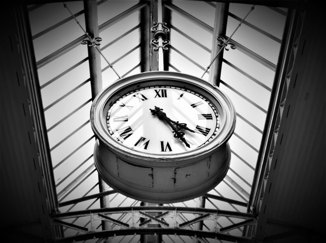 Часы на Витебском вокзале - Магомед .