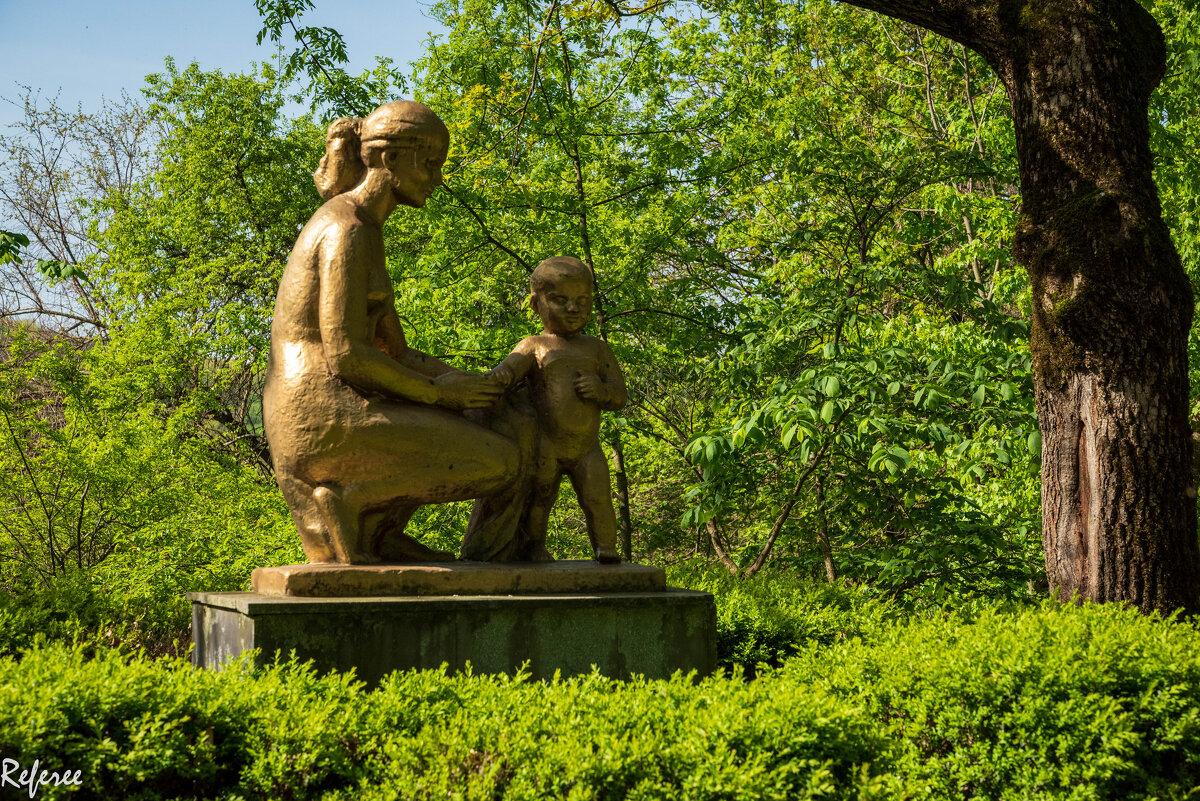 Памятник Матери и ребенка... - Referee (Дмитрий)