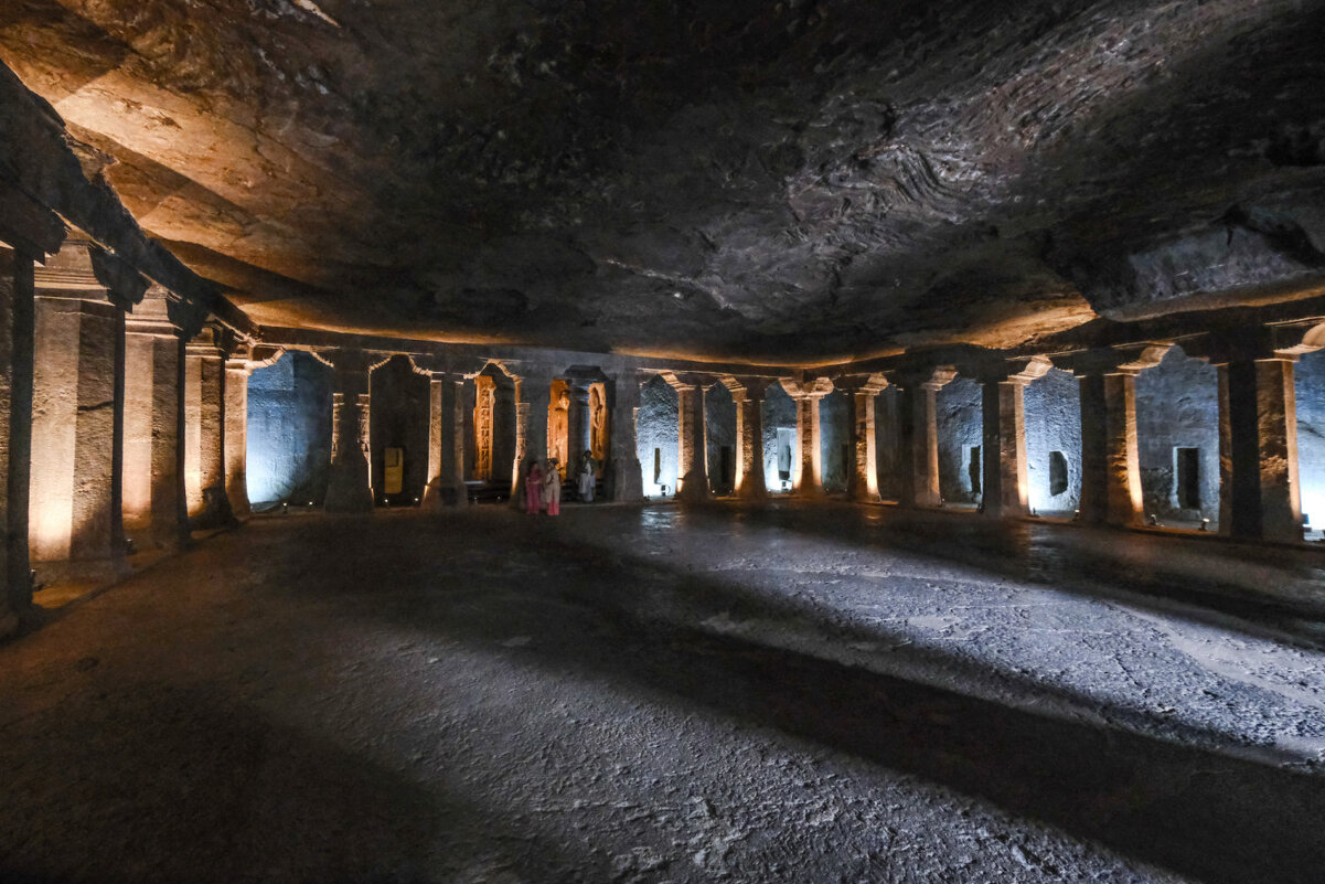 Самый большой вырезанный в скале зал храмов Аджанта - Георгий А