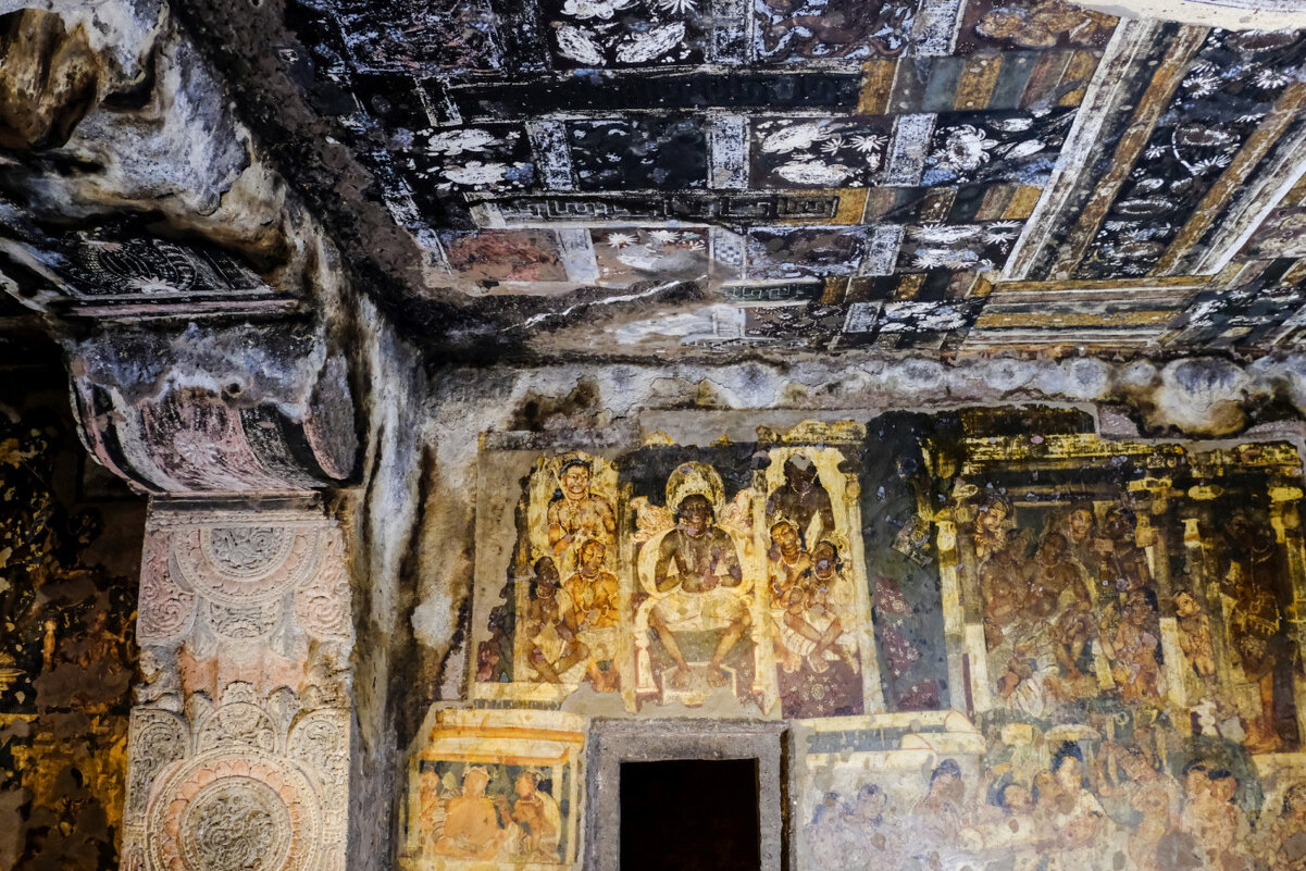 Другой раскрашенный вырезанный пещерный храм в Аджанте (2) - Георгий А