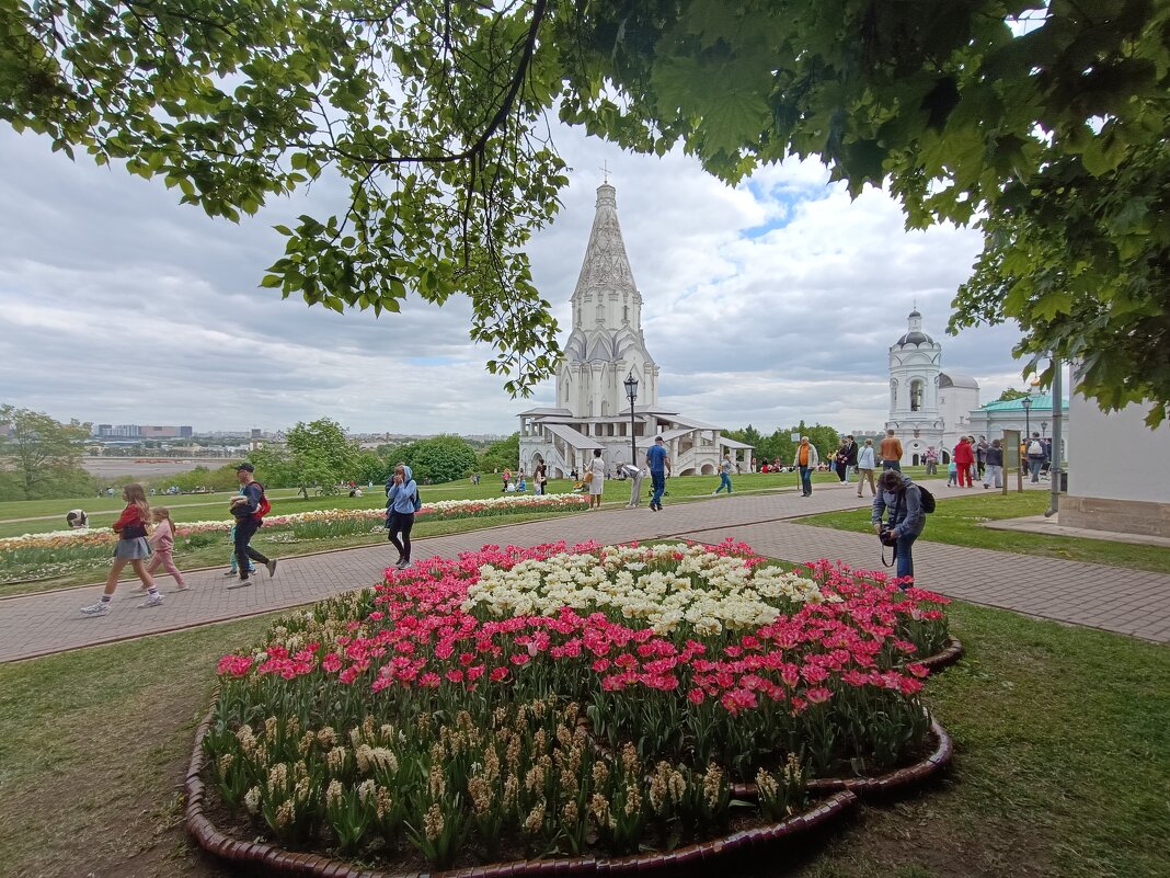 В Коломенском - <<< Наташа >>>