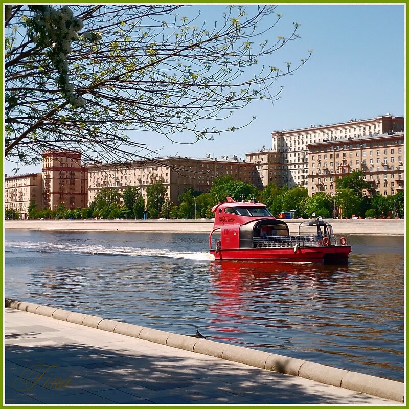 Симпатичный прогулочный пароходик на Москве-реке - Валентина (Panitina) Фролова