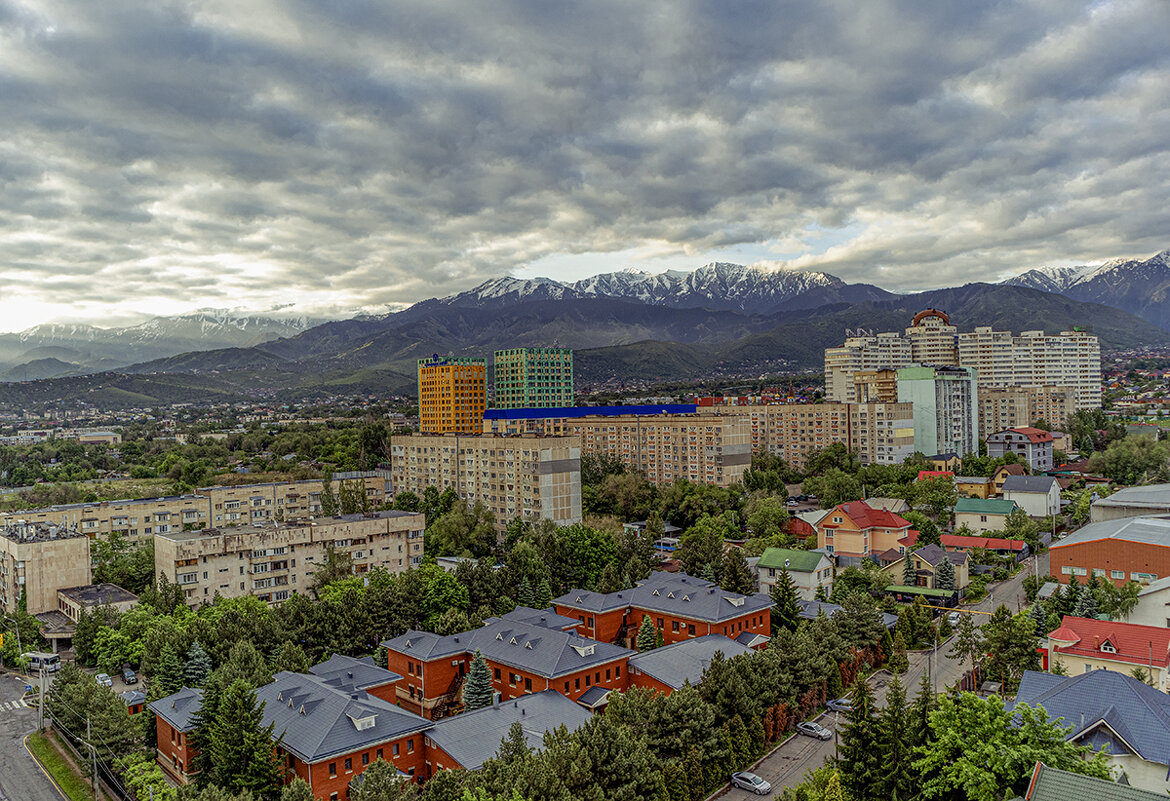 Непогода в Алмате - Андрей Жданов