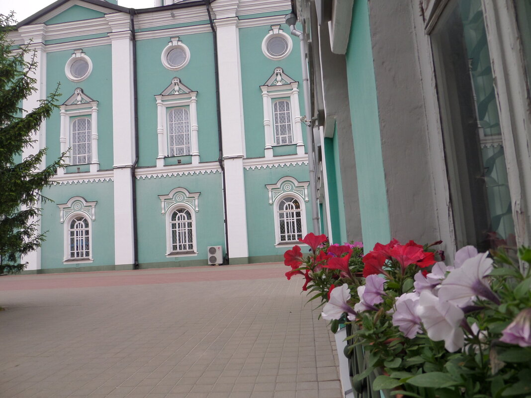 Во дворе Свято-Преображенского собора - MarinaKiseleva 