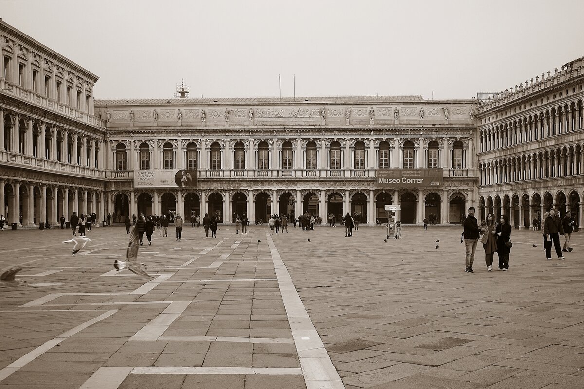 Искусство под открытым небом Piazza San Marco Венеция Италия - wea *