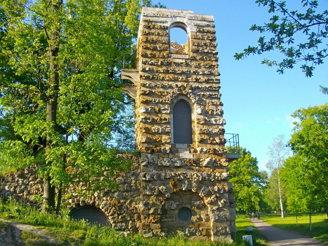 Башня-руина с земляным пандусом. - Лия ☼