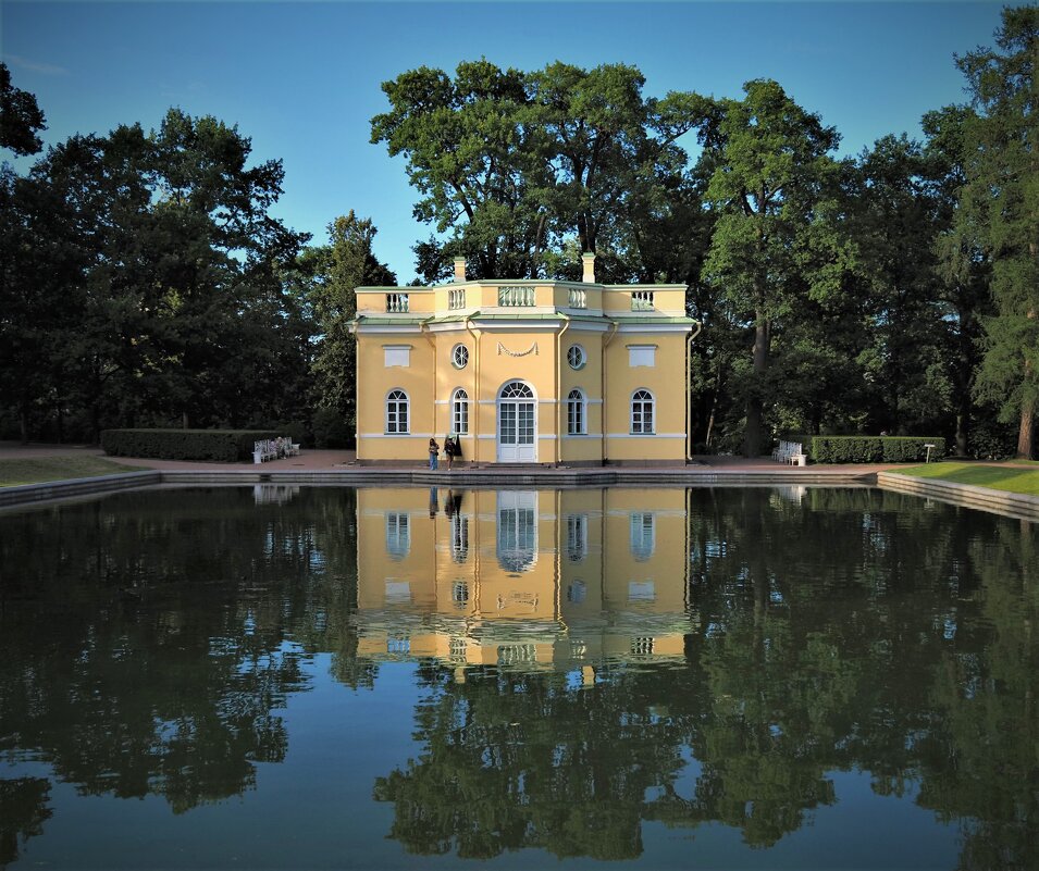 В Екатерининском парке в Царском селе, серия. - Магомед .