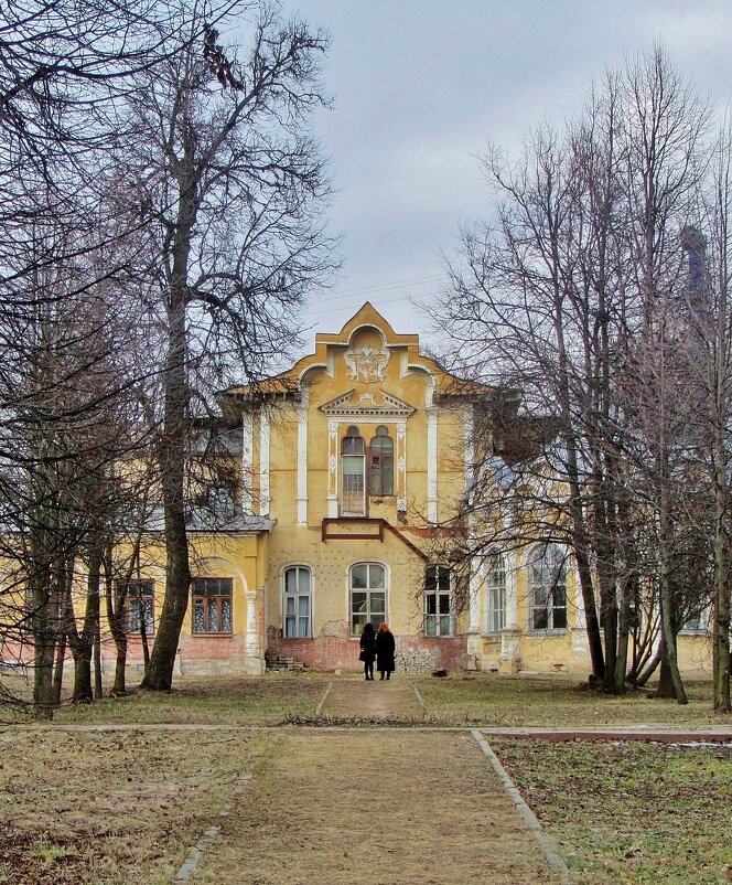 ..две женщины стояли долго, очарованные стариной.. - galalog galalog