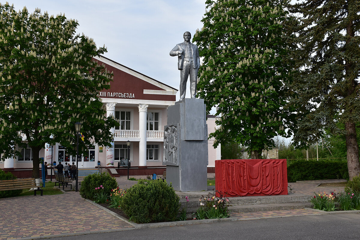 Памятник В.И.Ленину - Александр 