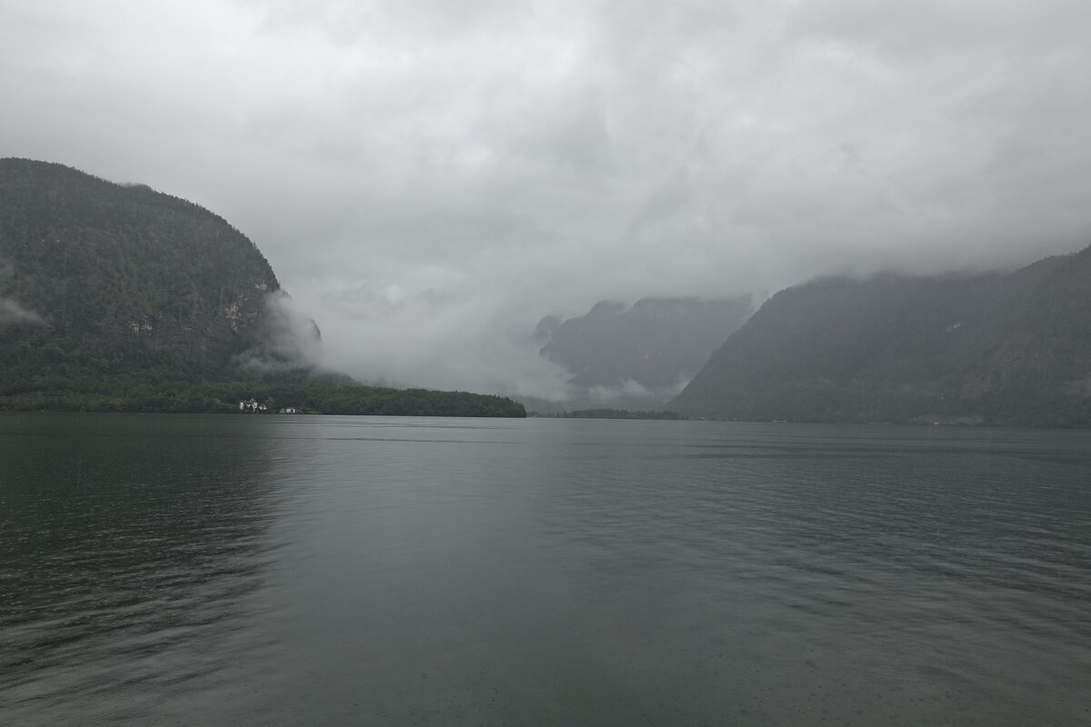 Озеро Гальштатзее в Австрийских Альпах....дождливо...... - Galina Dzubina