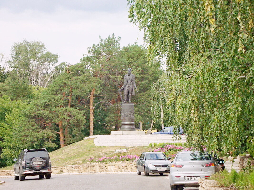 Памятник И.И. Шишкину в Елабуге - Raduzka (Надежда Веркина)