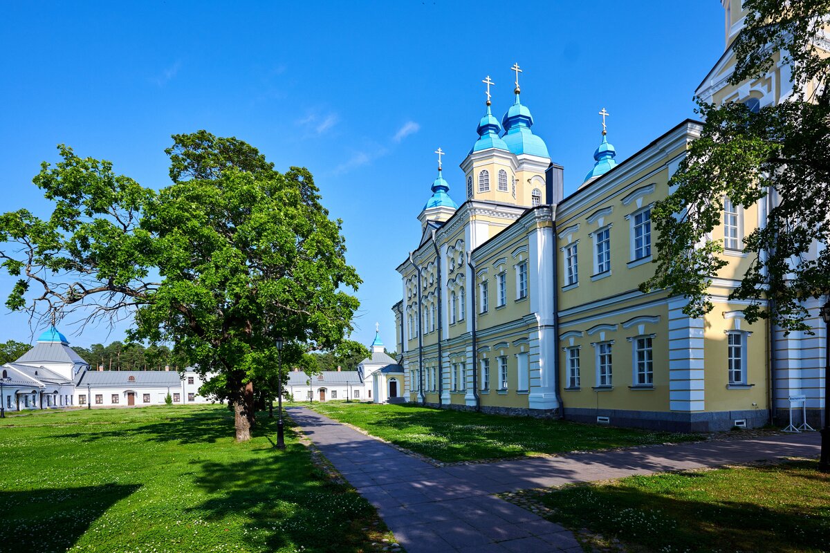 Коневский монастырь со стороны внутринего двора - Юрий Бутусов
