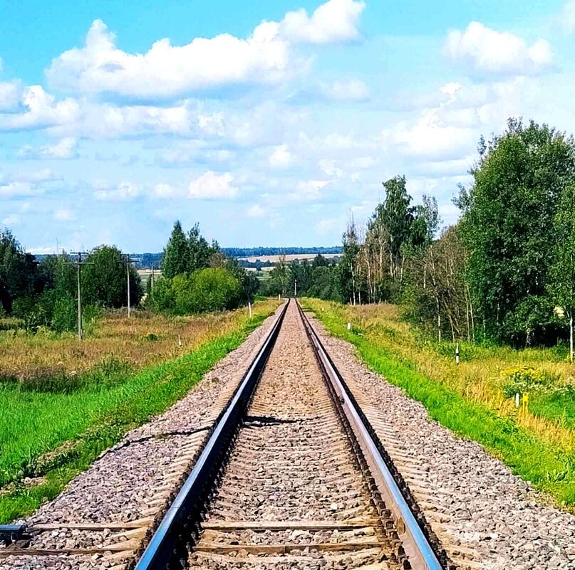 И я по шпалам, опять по шпалам, иду домой по привычке...(с) - Галина Бобкина