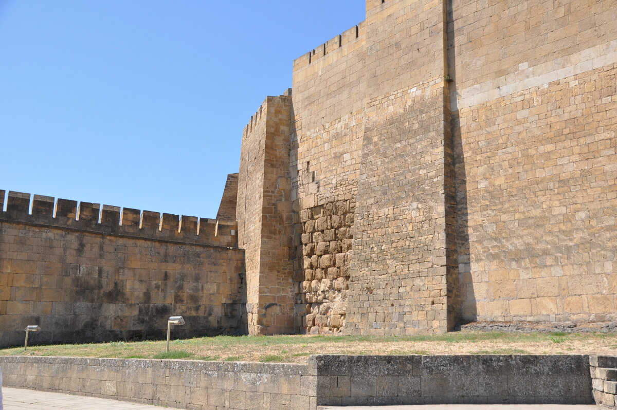 Неприступные стены крепости Нарын-Кала - Татьяна 