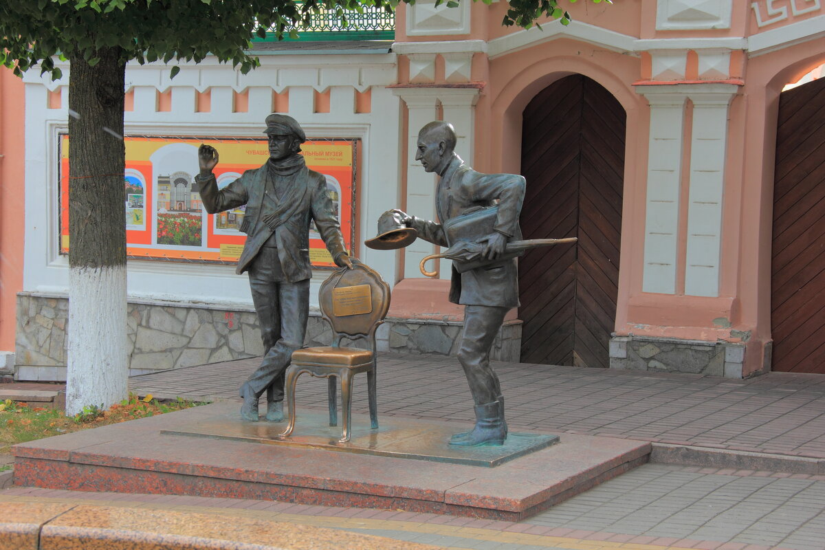 Один из стульев гарнитура  мадам Грицацуевой...   :) - Евгений Корьевщиков