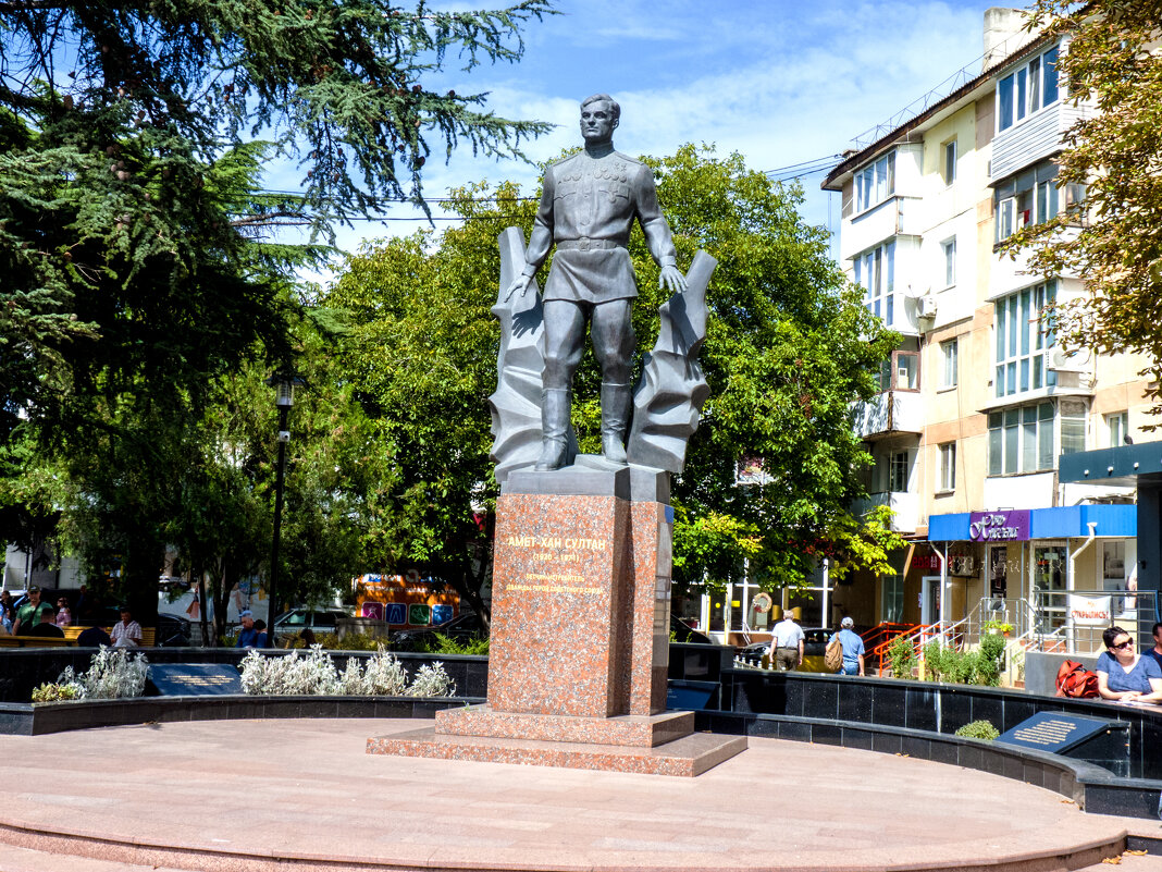Памятник Амет Хан   Султану  в Симферополе - Валентин Семчишин