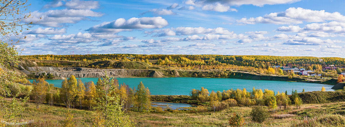 Панорама Голубого озера в Ухте. Образовалось на месте карьера по добыче голубой глины, отсюда цвет - Николай Зиновьев