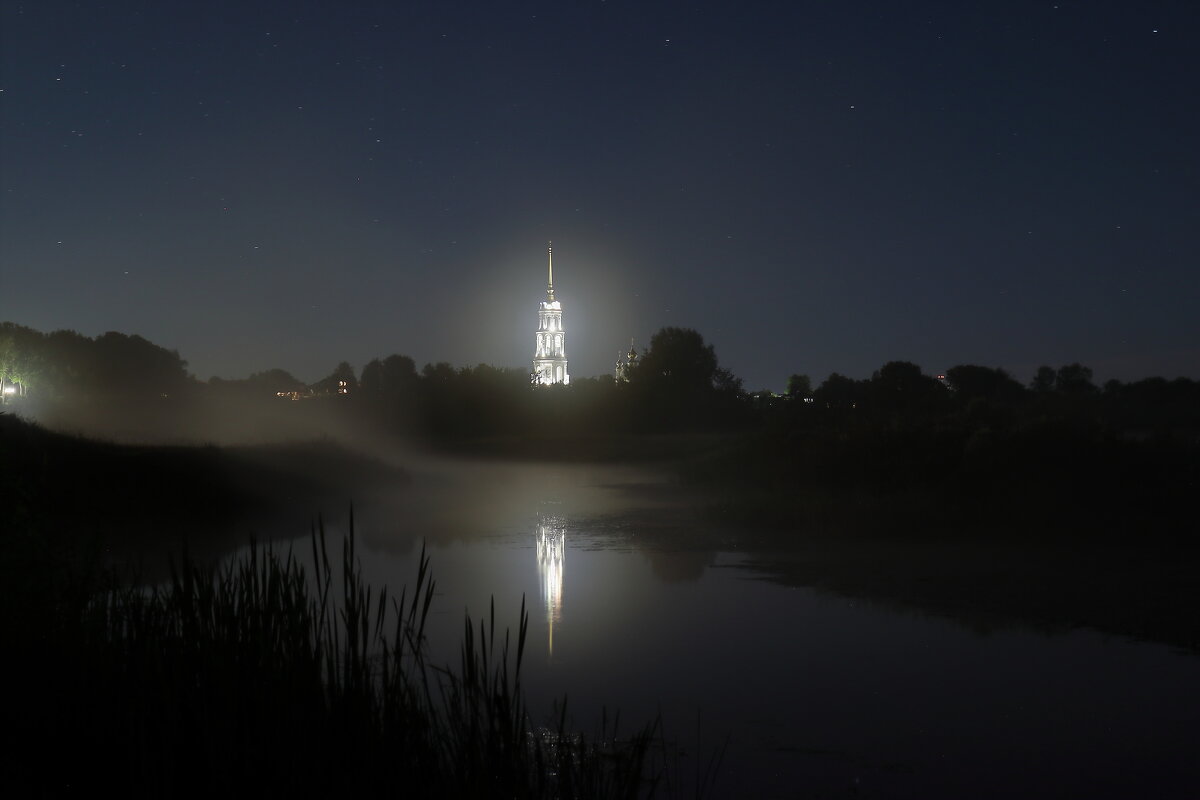 Колокольня Воскресенского собора в ночном тумане. - Сергей Пиголкин