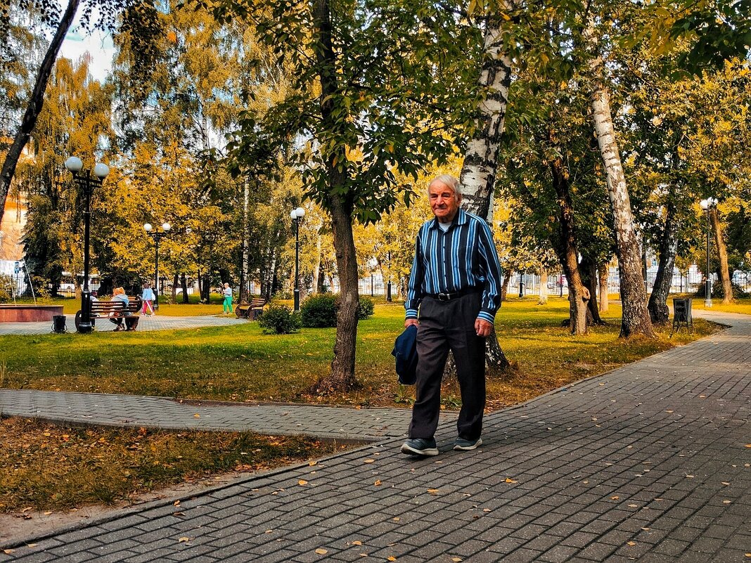 В парке... - Алексей Архипов
