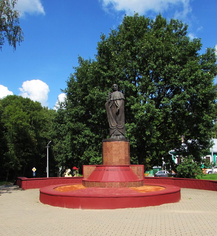 Памятник  Евфросинии Полоцкой в Полоцке. - Валюша Черкасова