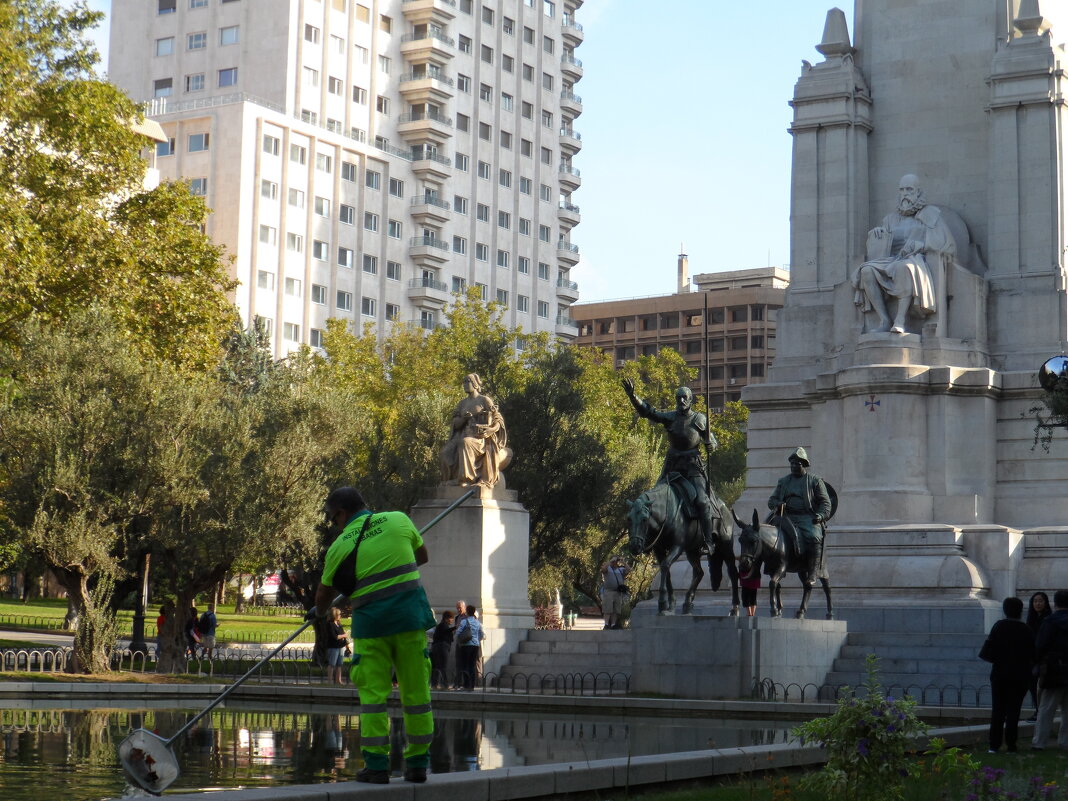 Памятник Мигелю де Сервантесу. (Мадрид) - Галина 