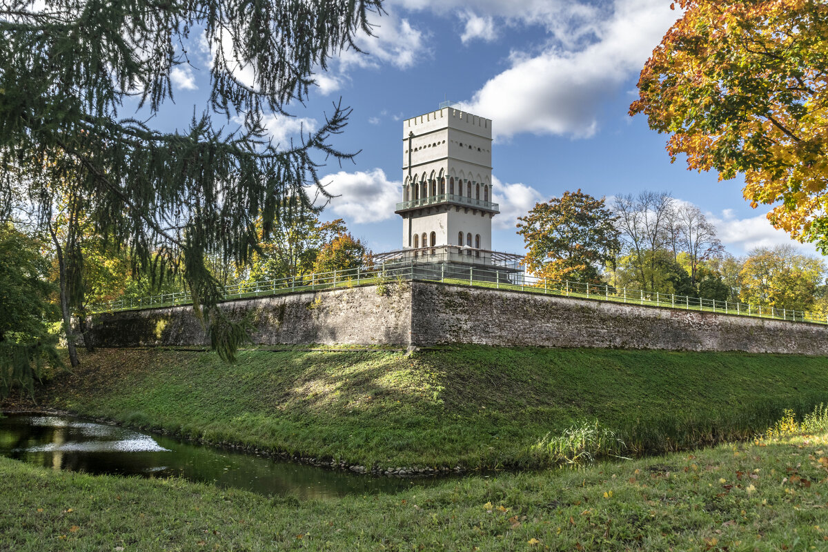 Белая башня в Александровском парке Царского Села - Стальбаум Юрий 