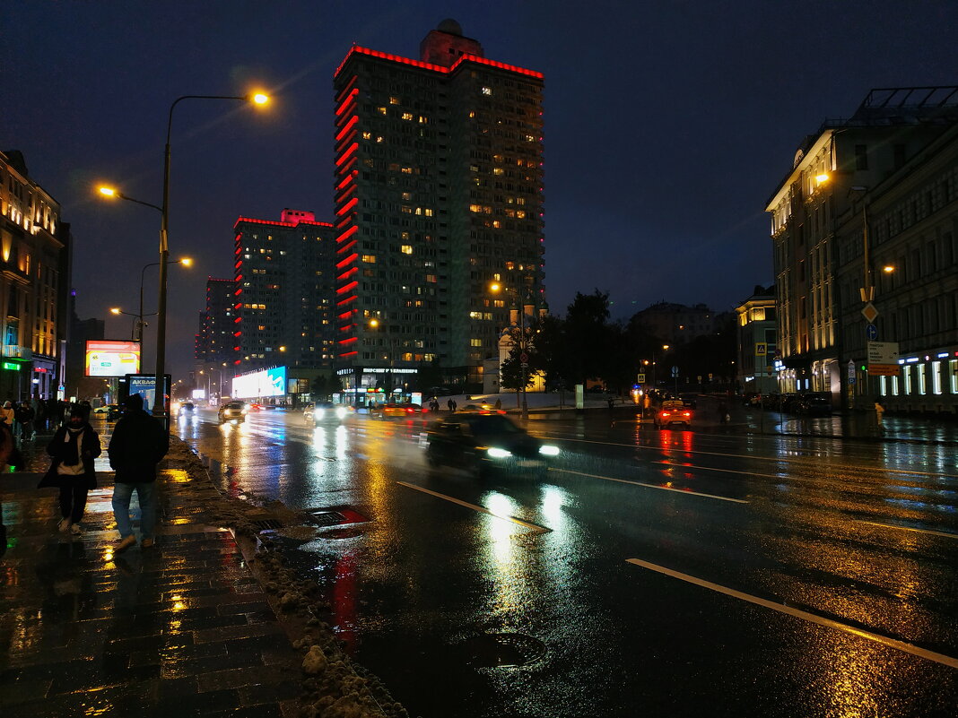 Октябрь в городе - Андрей Лукьянов