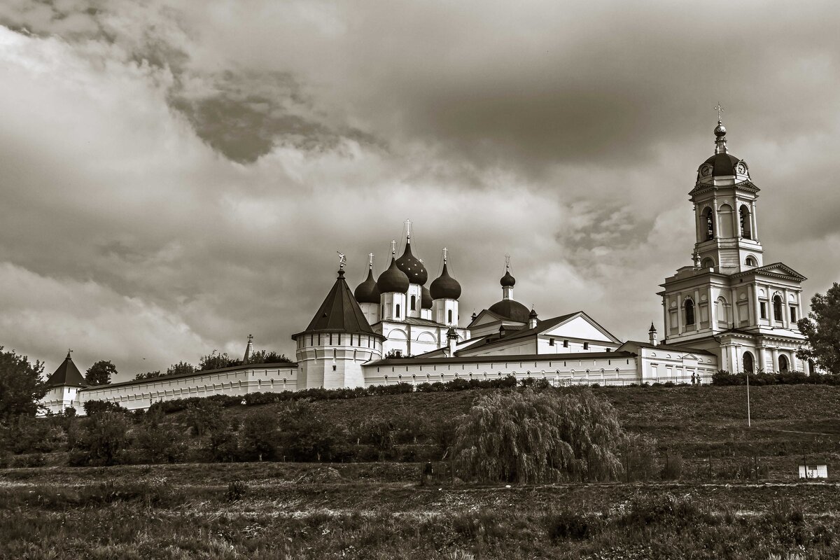 Небо, монастырь, тишина... - Сергей Дабаев
