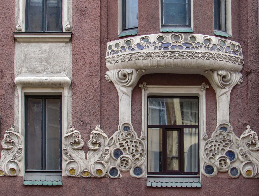 Фрагмент декора здания на Б.Зеленина - Любовь Зинченко 