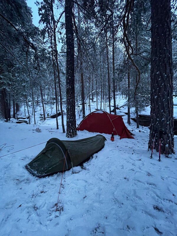 А на утро снег,замело палатки - Георгиевич 