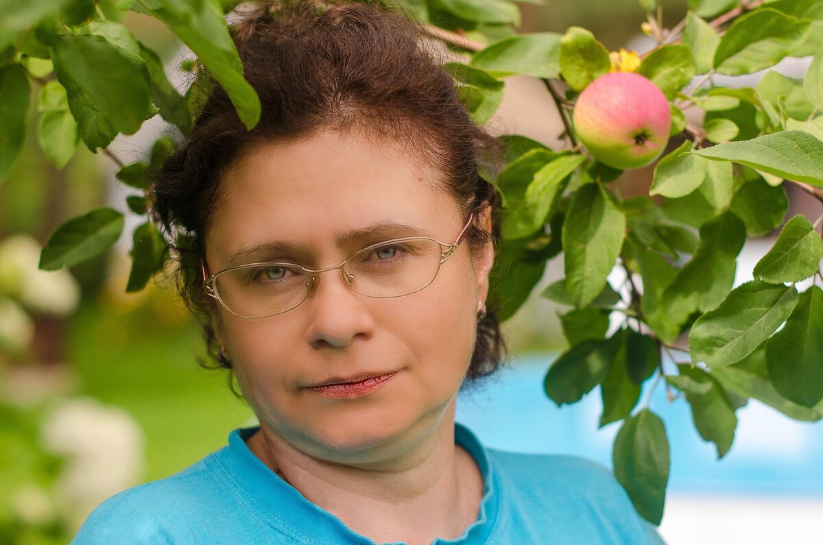 ...женщина, яблоко, сад - Искушение: скушай яблочко... - Stanislav Zanegin