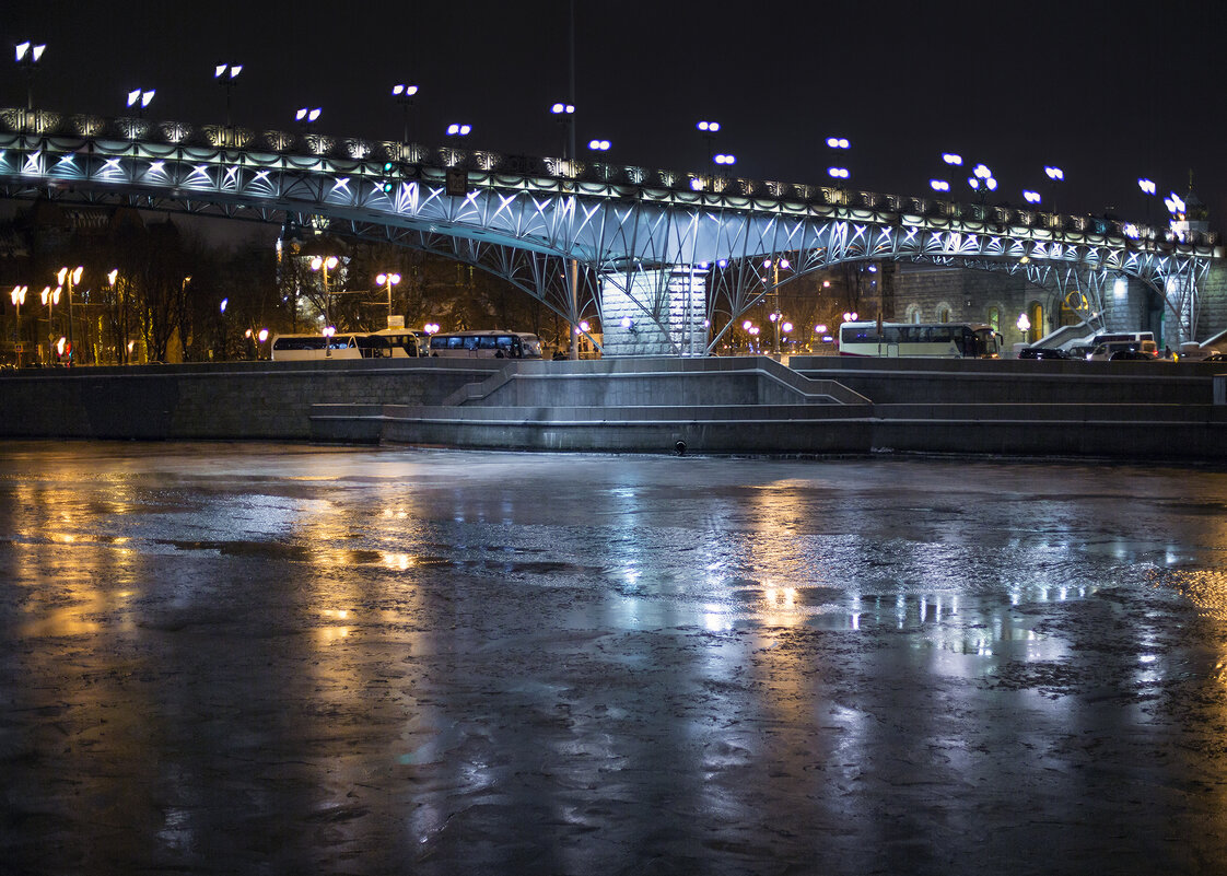 Патриарший мост - Александр Назаров
