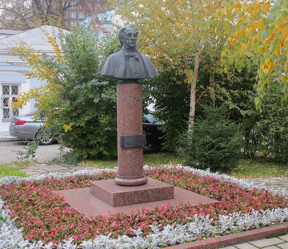 Памятник - бюст Ф.И. Тютчеву в Москве. - Ольга Довженко