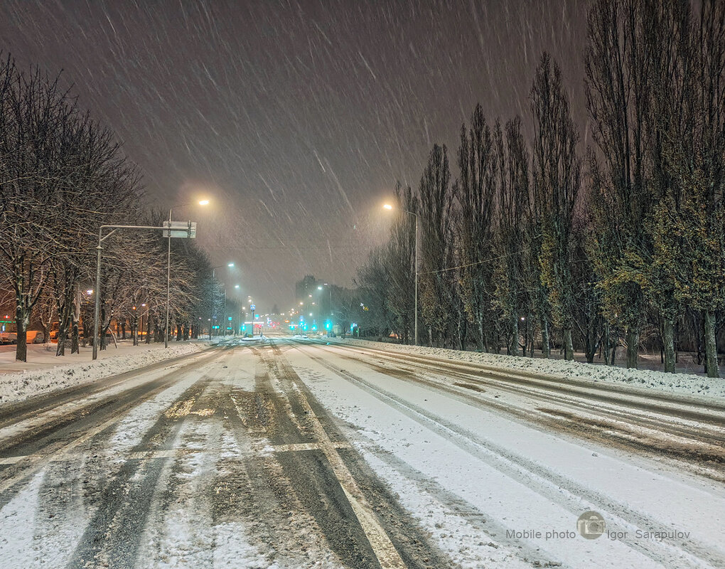 На ночных улицах снегопад - Игорь Сарапулов