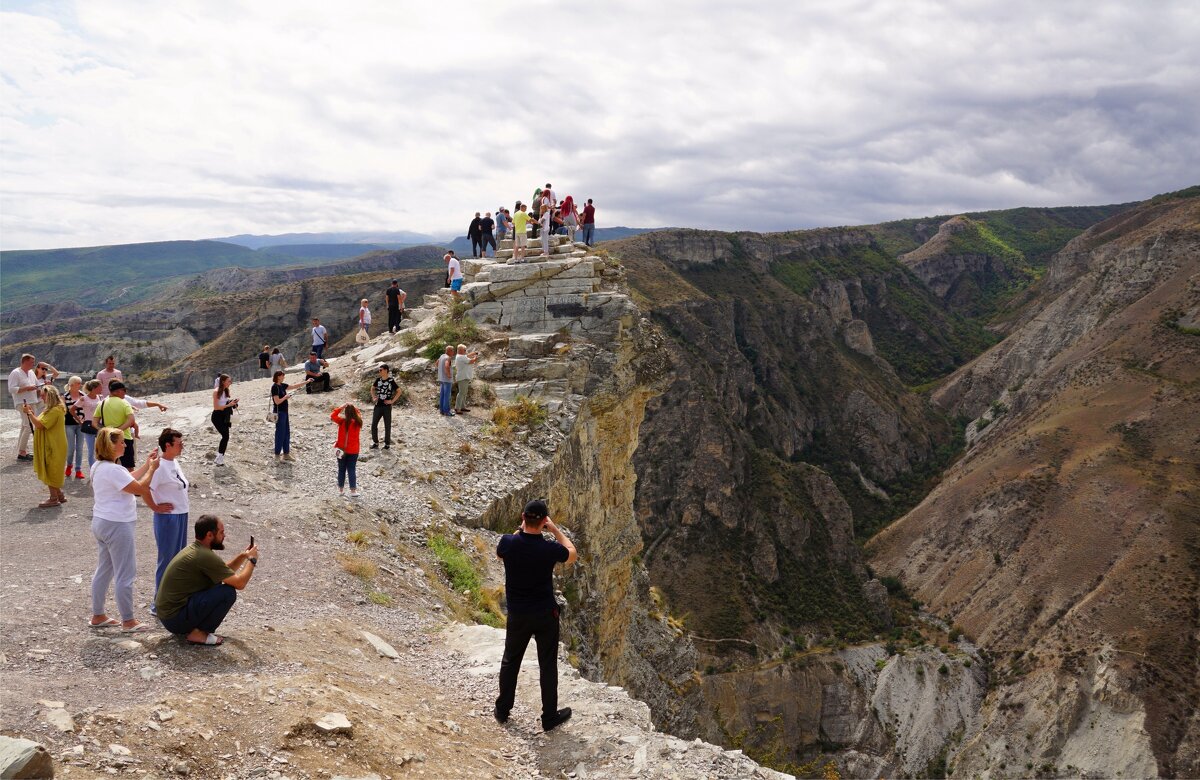 Фотаемся ВСЕ-скала над Сулакским каньоном - Наталия Григорьева