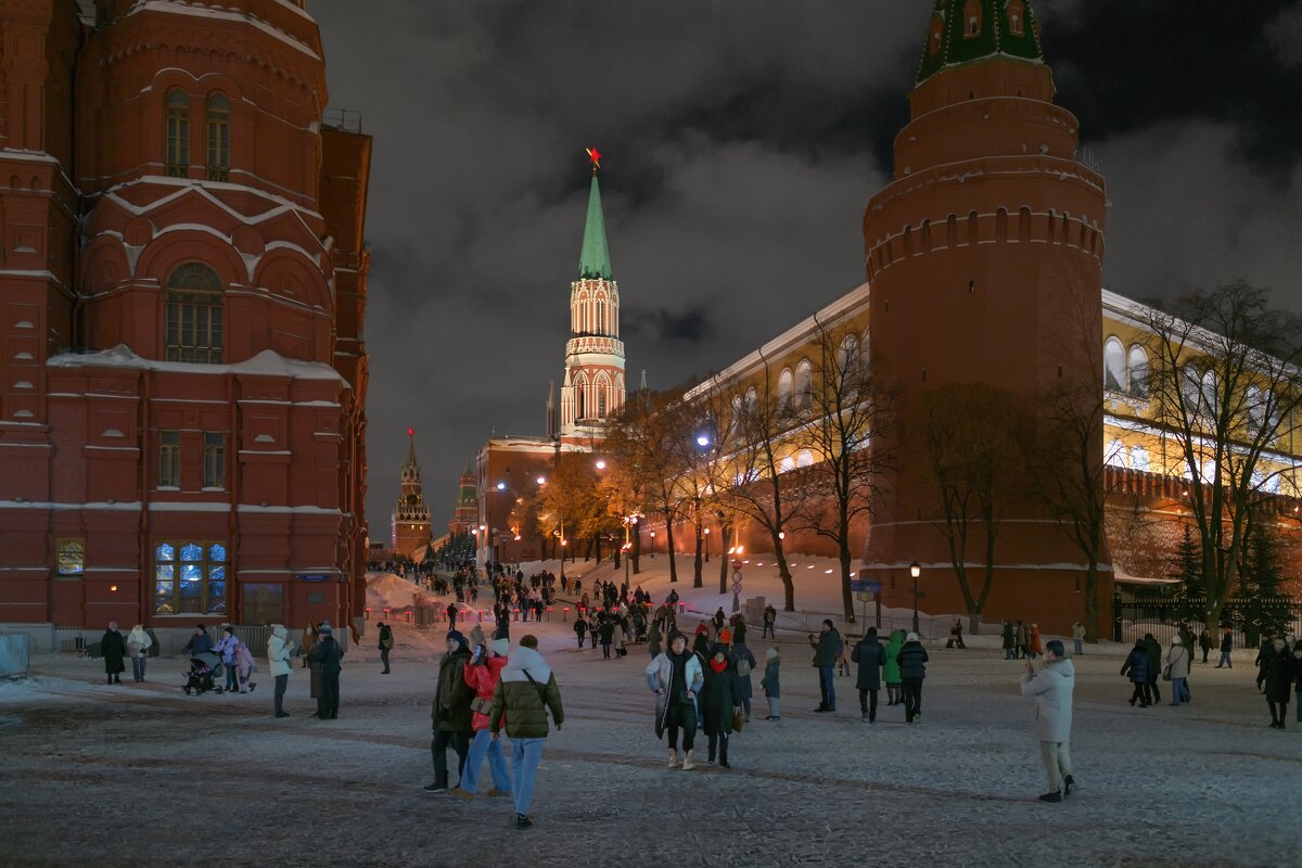 С видом на Спасскую башню - Yevgeniy Malakhov