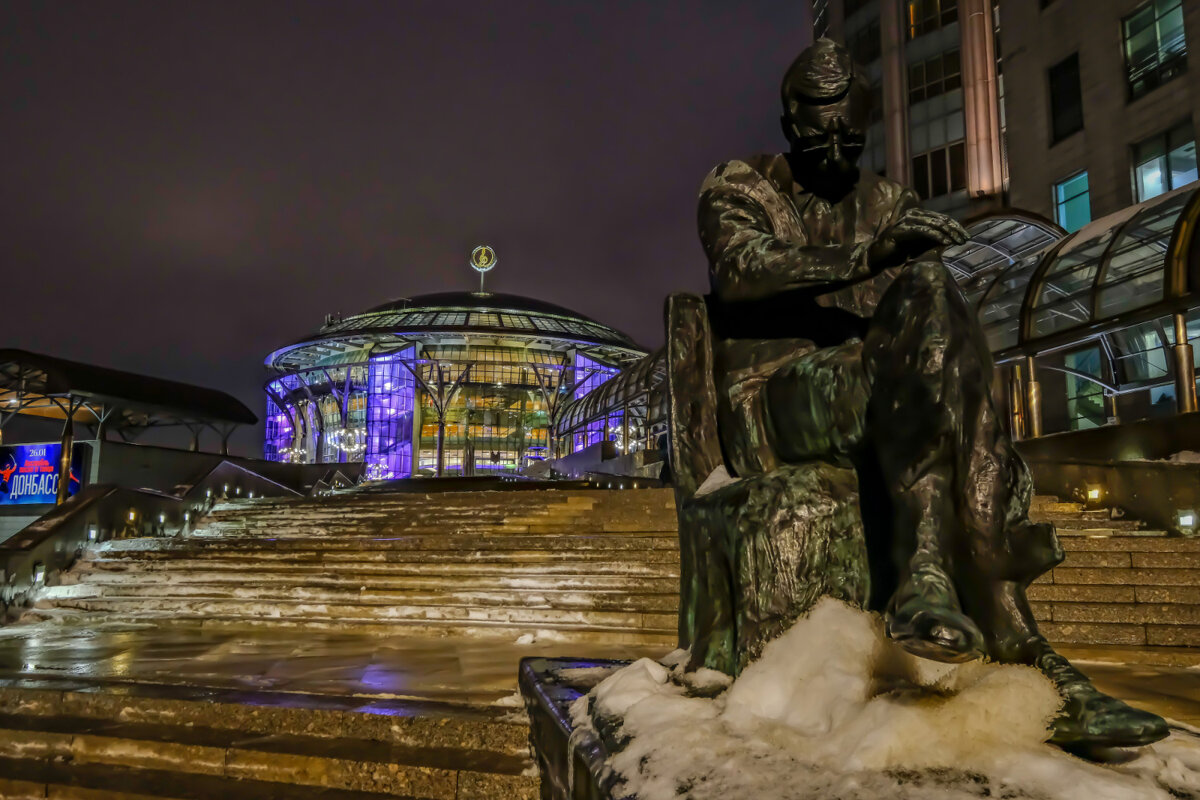 Первый в Москве памятник композитора Шостаковича - Георгий А