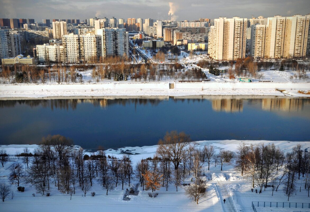 Вид на солнечный Марьинский парк ,,, - Анатолий Колосов