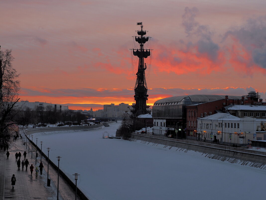Красивый закат в холодной Москве - Евгений Седов