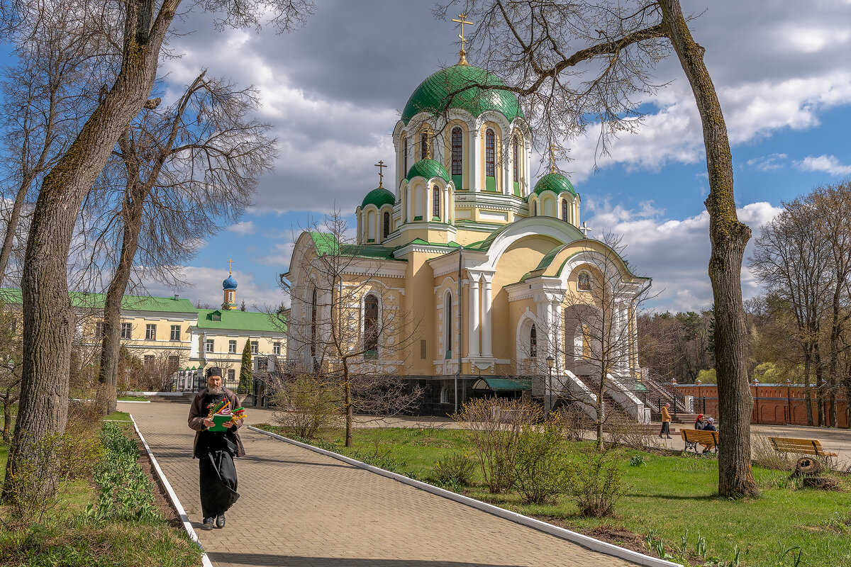 Калужские монастыри фото Мужской монастырь Успения Пресвятой Богородицы Калужская Свято-Тихонова пустынь 