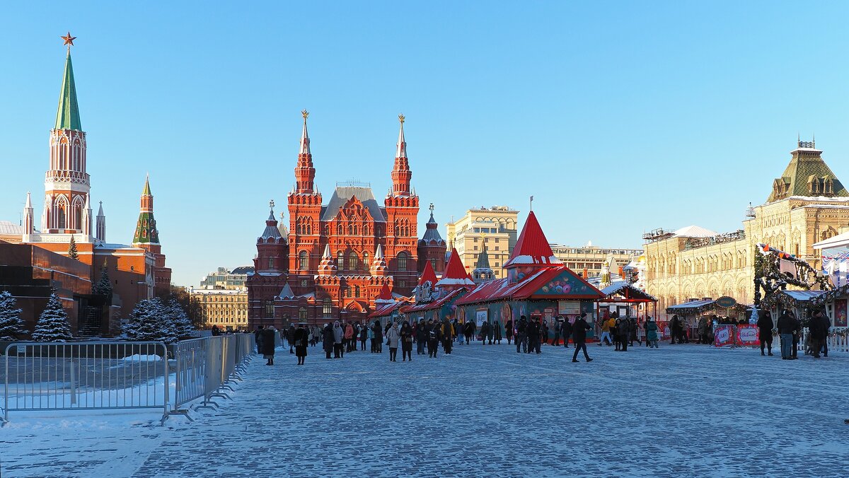 На Красной площади в холодный зимний день. - Евгений Седов