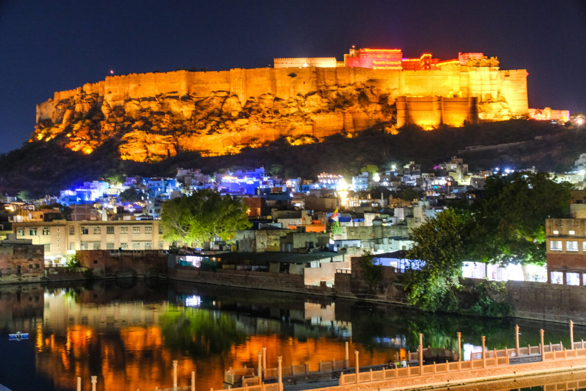 Ночной вид форта Мехрангарх в г. Джодхпур - Георгий А
