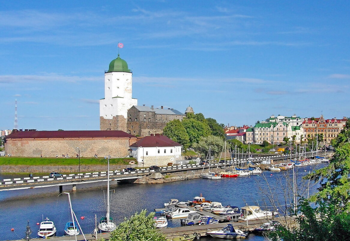 Вид на Выборгский замок с башней св. Олафа. - Лия ☼