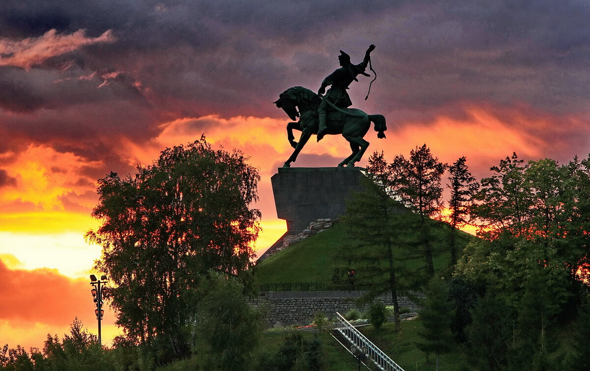 Памятник Салавату Юлаеву. - Николай Рубцов