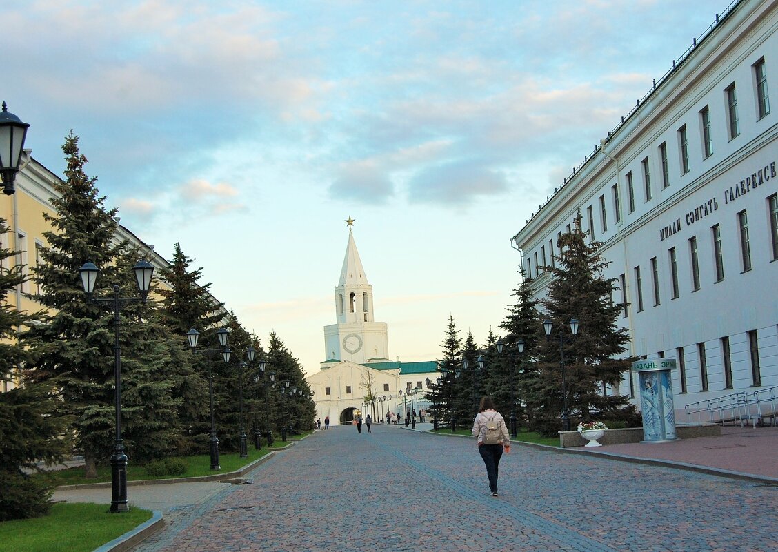 На улице Кремлевской - Надежда 
