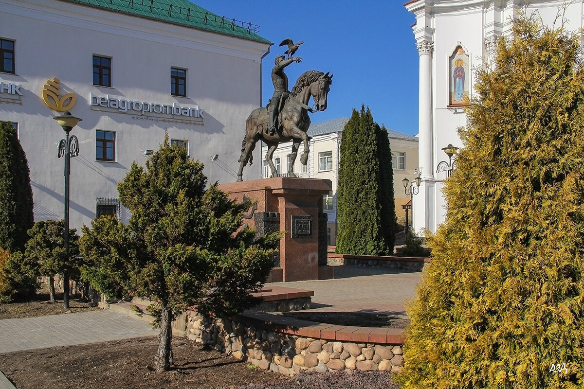 *** - Роланд Дубровский