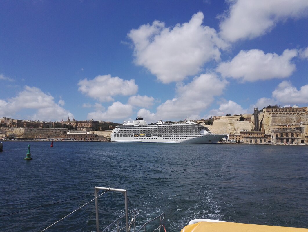 Порт Мальты в глубокой бухте - Елена 