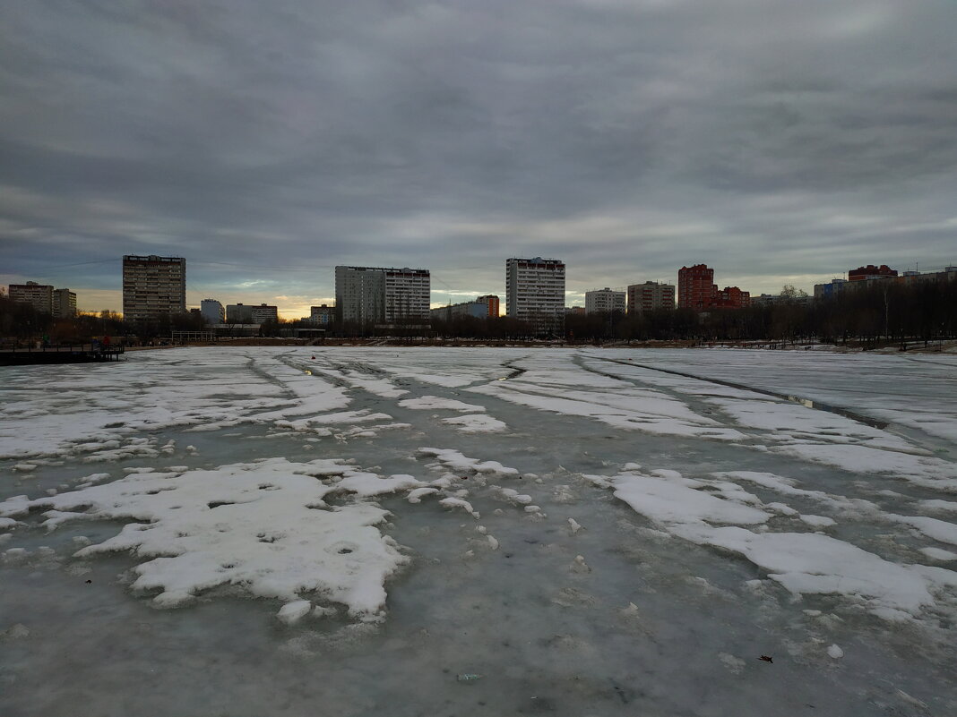 Мартовский городской пейзаж - Андрей Лукьянов